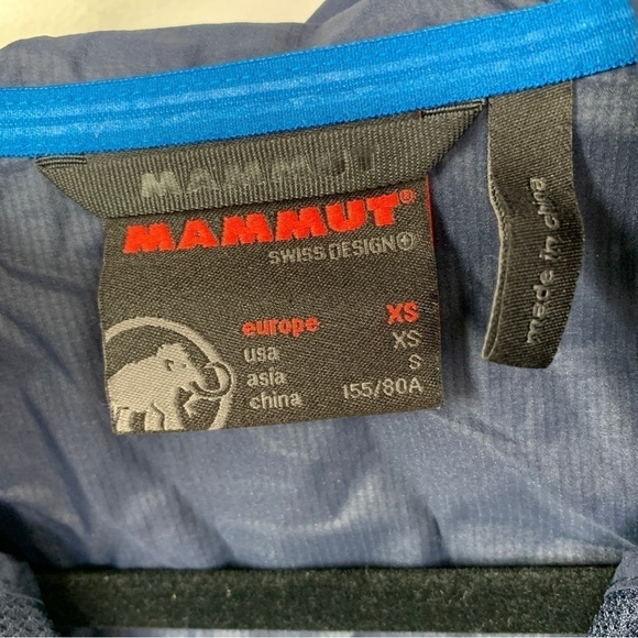 Mammut Navy Blue Full Zip Windbreaker with Hood Size XS - Picture 2 of 14